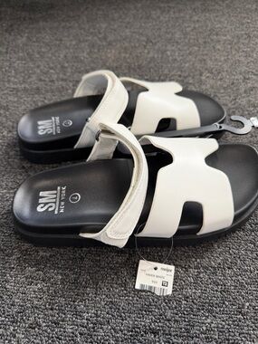 SM New York White and Black Slide Sandals with Cutout Strap